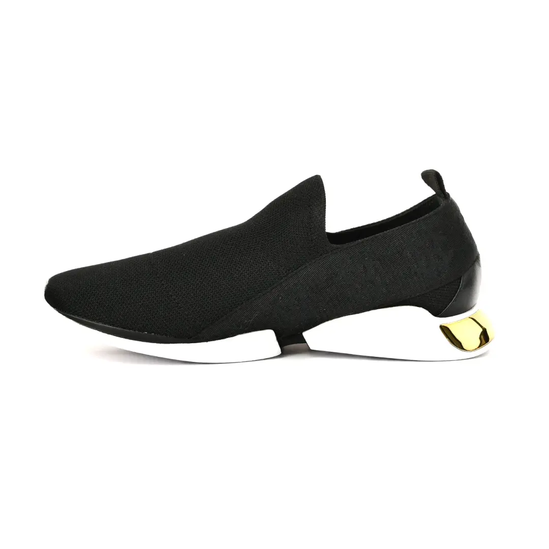 Lightweight Slip-on Knitted Sneakers
