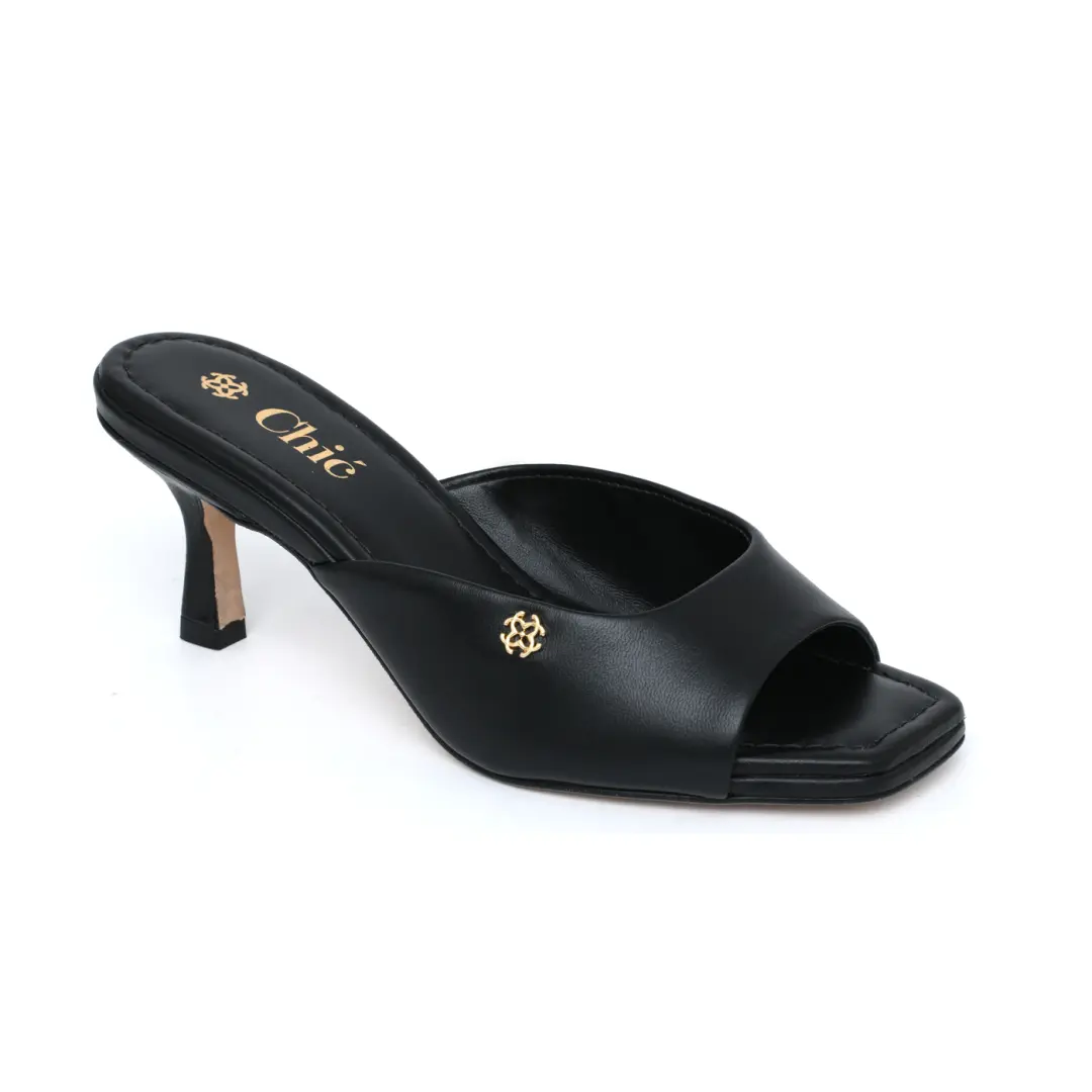 Olivia Classic Kitten Heel