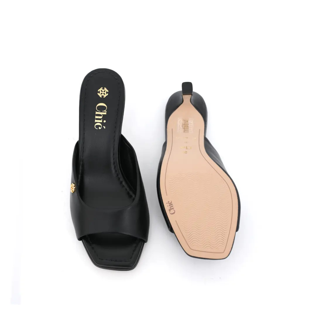 Olivia Classic Kitten Heel
