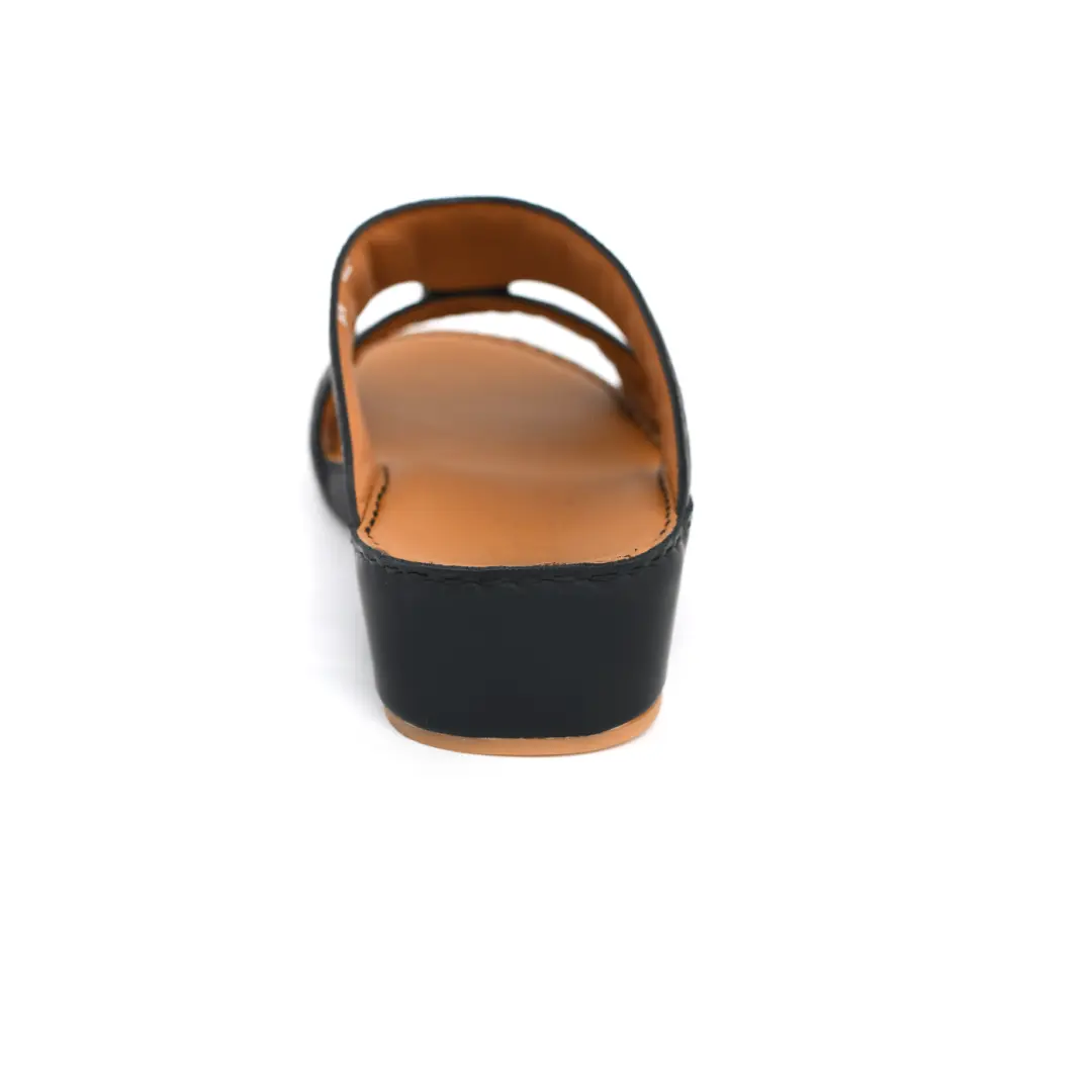 Modern Arabic Sandals with Embossed Pattern